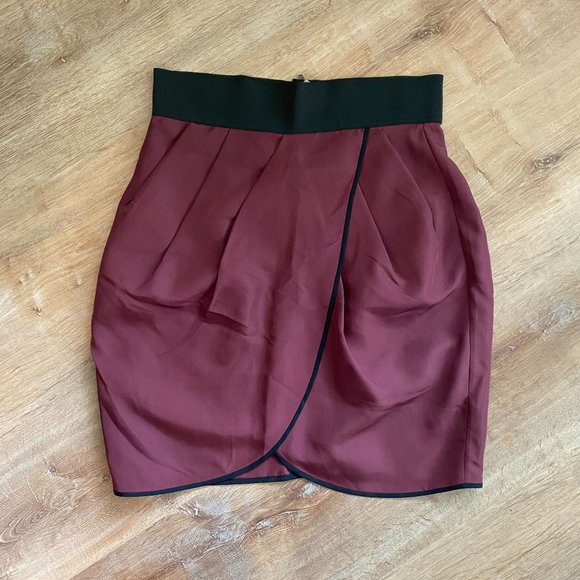 Aritzia Wilfred - Tulip Skirt - Women's US 8 - Burgundy & Black - Picture 1 of 3